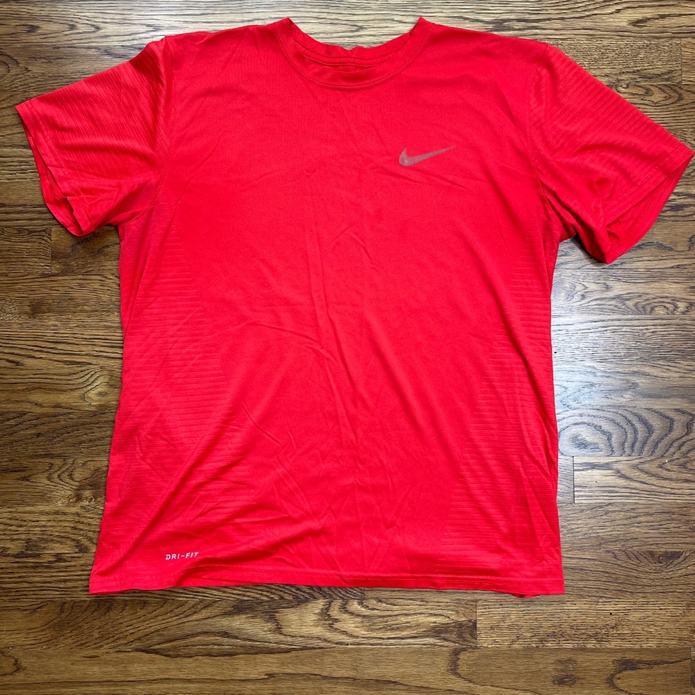Nike Men’s Classic Athletic Dri-Fit Red Logo T-Shirt for Athletes Golf Size XL